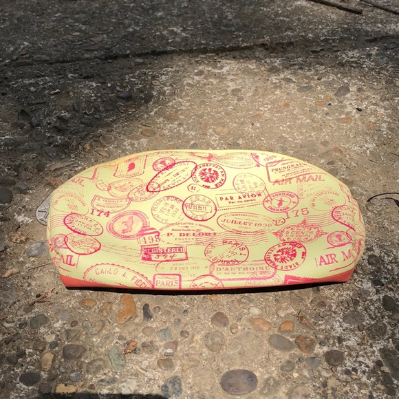 Make Up Bag - Picture 1 of 3